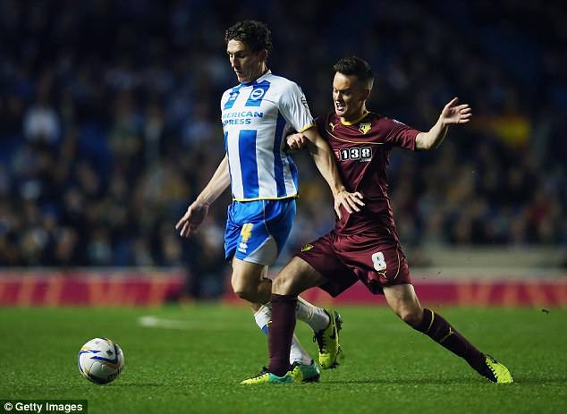  酒红色风暴来袭，伯恩利主场不敌沃特福德遭遇连败